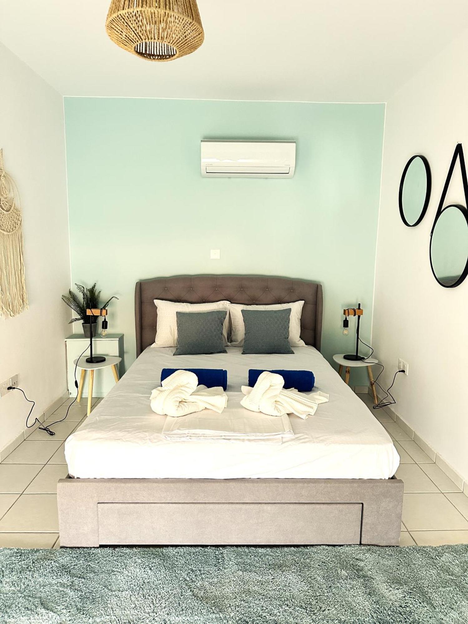 H&O Golden Sun Suite Pafos Dış mekan fotoğraf